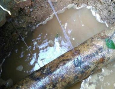 金湾楼顶渗水维修公司分享下地暖漏水的原因及检测方法。